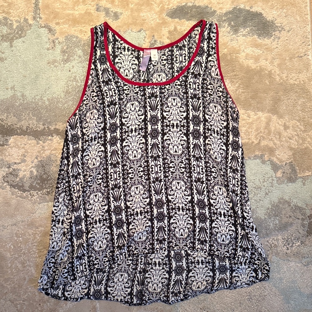 Black and White Patterned Women's Top